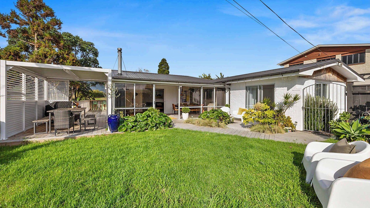 Oakura House | Oakura Oasis: Coastal Retreat with Spa