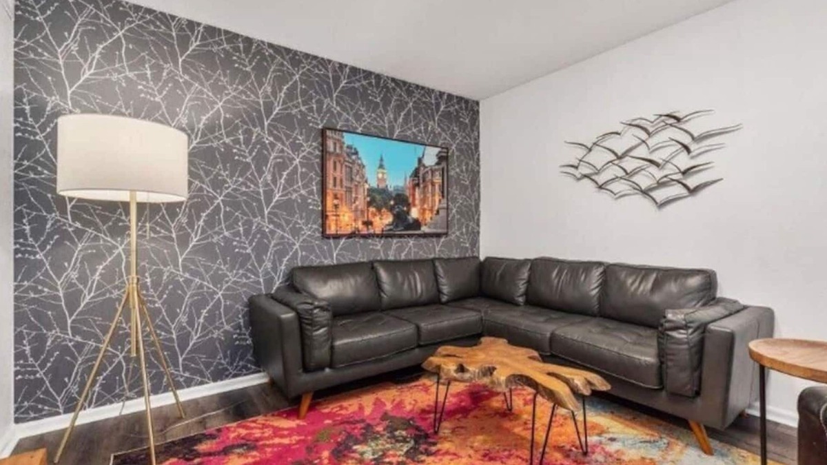 College Station House | Oakwell Townhome - King Bed Suite minutes from Texas A&M