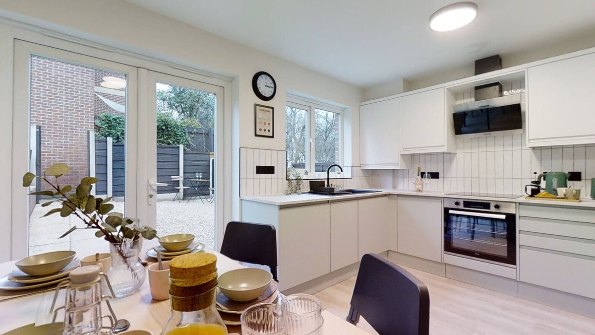 Barnsley House | Oakwell View - Modern 3 Bed Home