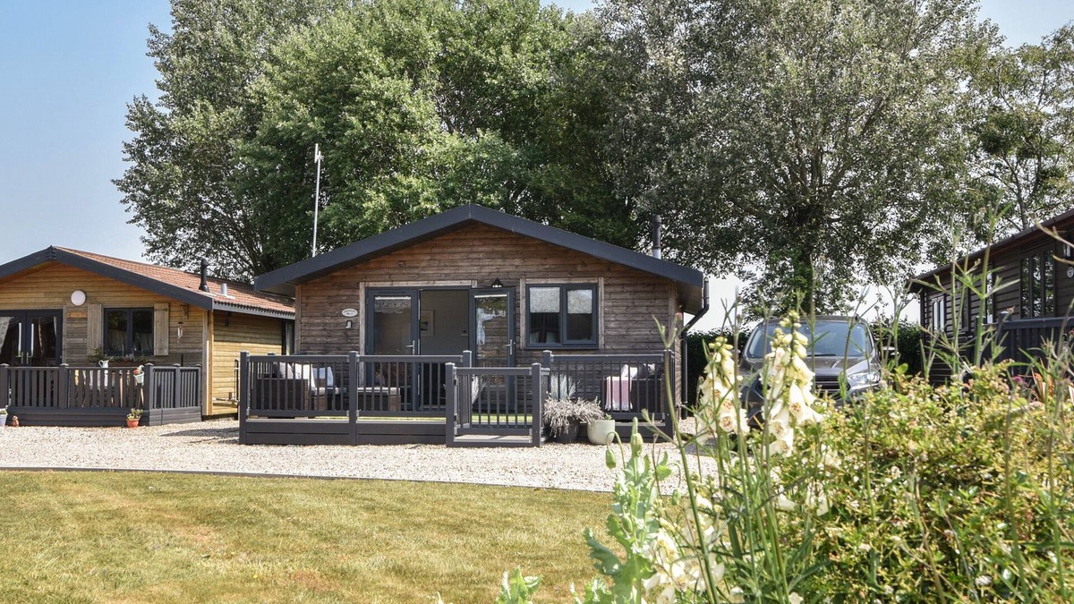 Combpyne Cottage | OAKWOOD 2 @ PINEWOOD RETREAT, family friendly in Lyme Regis
