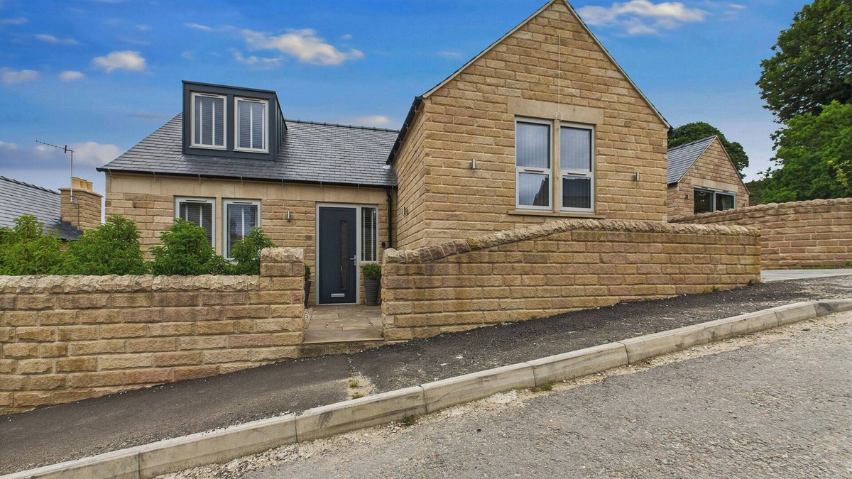 Tansley Cottage | OAKWOOD LODGE, pet friendly, character holiday cottage in Tansley
