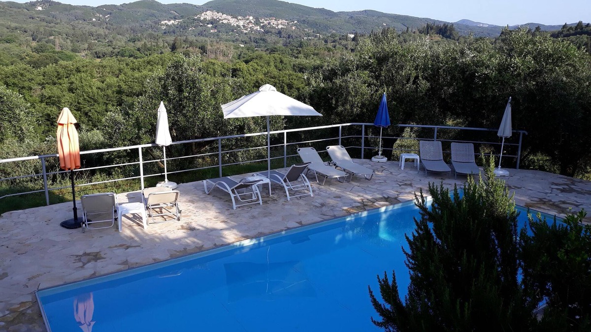 Giannades House | Oase in Olve grove 11000 sq on Corfu trail, Privatpool, near to sea