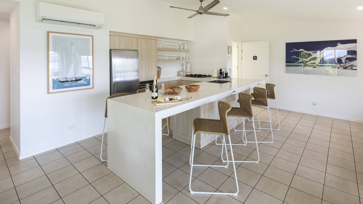 Hamilton Island Apartment | Oasis 19, Hamilton Island Last minute specials available!
