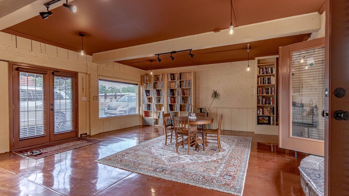 Shelbyville House | oasis 522!