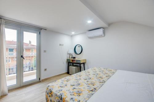Ipsos Apartment | Oasis Apartment 3