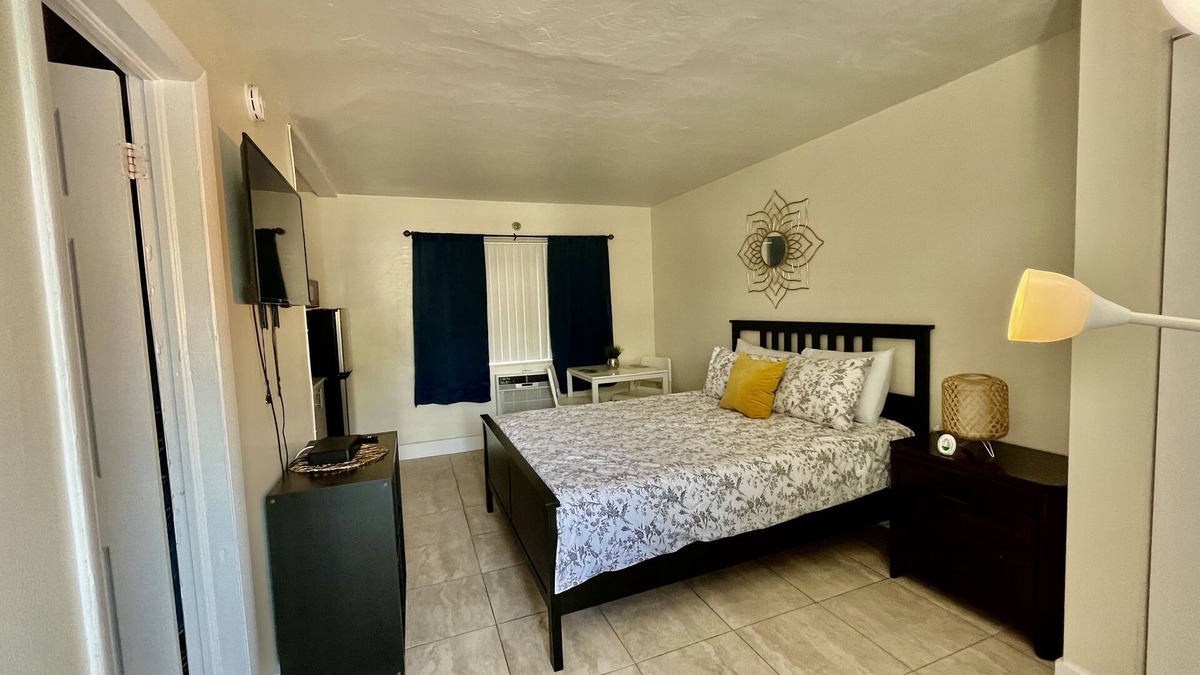 Royal Poinciana House | Oasis at Hollywood - Sleeps 2- Unit 3