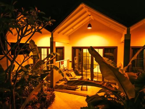 Noonu Atoll Bed & Breakfast | Oasis Breez - King Bedroom
