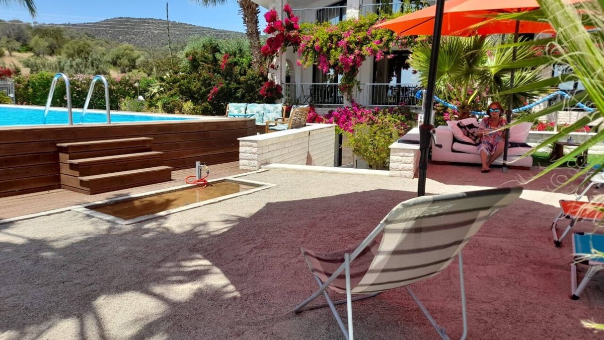 Plepi House | Oasis by the sea! Only 400m to the private beach!