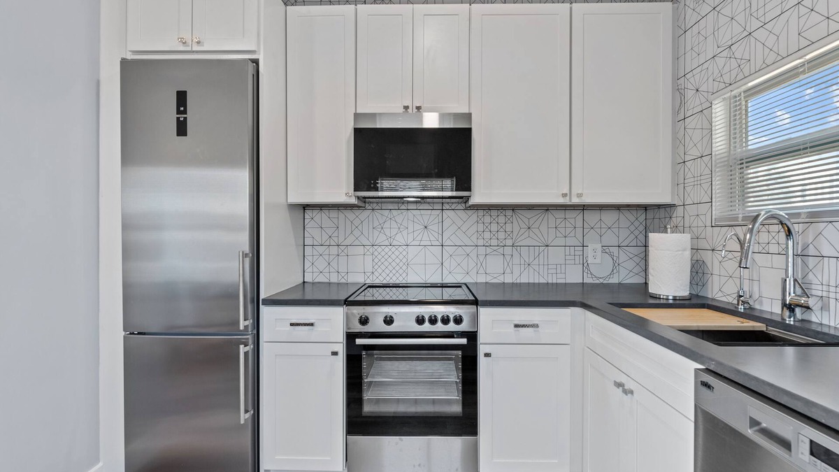 Rogers Seabreeze Apartment | Oasis in the center of it all! - 2 short blocks to the boardwalk and beach!