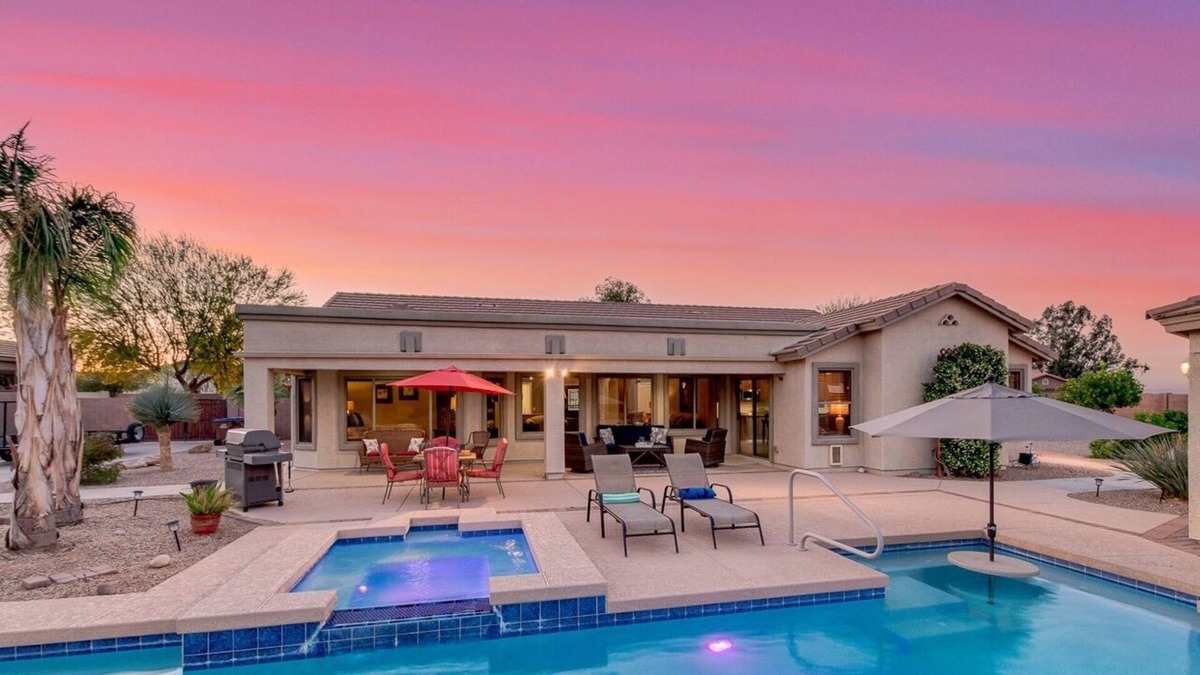 San Tan Valley House | Oasis in The Desert! 5 Bedrooms, 3 Baths, Heated Resort Pool and Spa! Separate Casita! by Redawning
