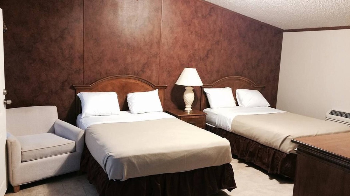 Big Lake Hotel | Oasis Lodge