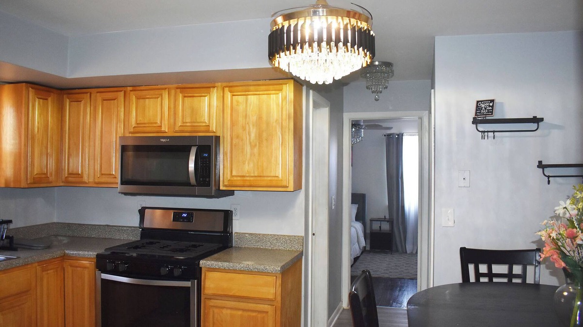 Linden Apartment | Oasis Near it All!