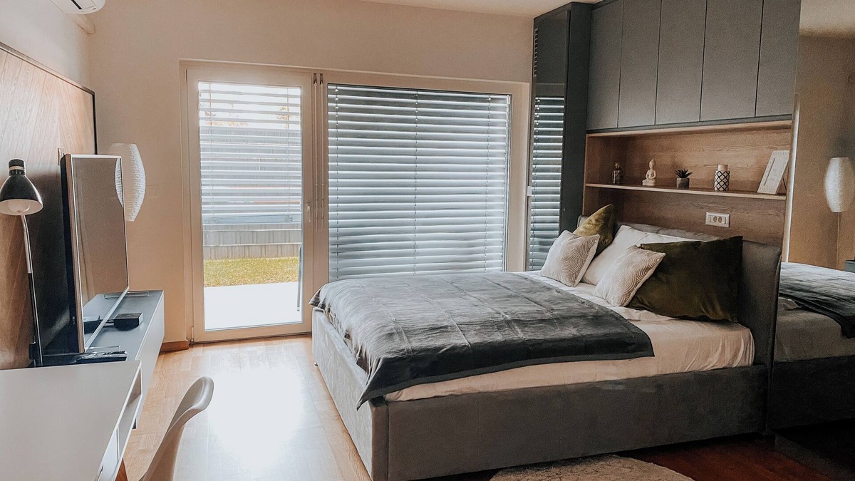 Ljubljana Apartment | Oasis of Energy - Sunny & Cosy Studio + Patio near AC, wifi, workspace