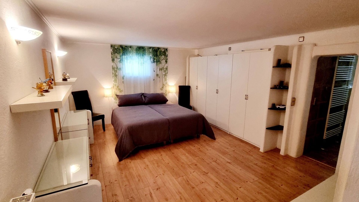 Laichingen Apartment | Oasis of peace at the edge of the forest - parents and up to 5 children are welcome on 90 square meters