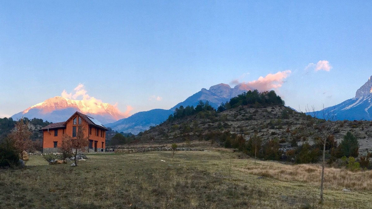 Laspuna House | Oasis of tranquility with stunning views at the foot of the Peña Montañesa