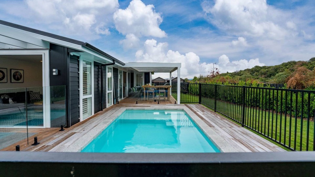 Kinloch House | Oasis on Okaia - Kinloch *Heated Pool*