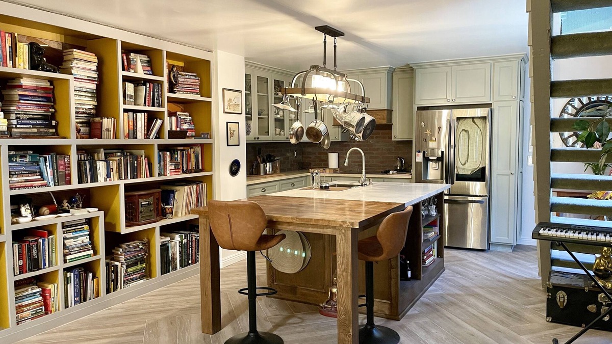El Dorado Condo | Oasis on the lake for book lovers