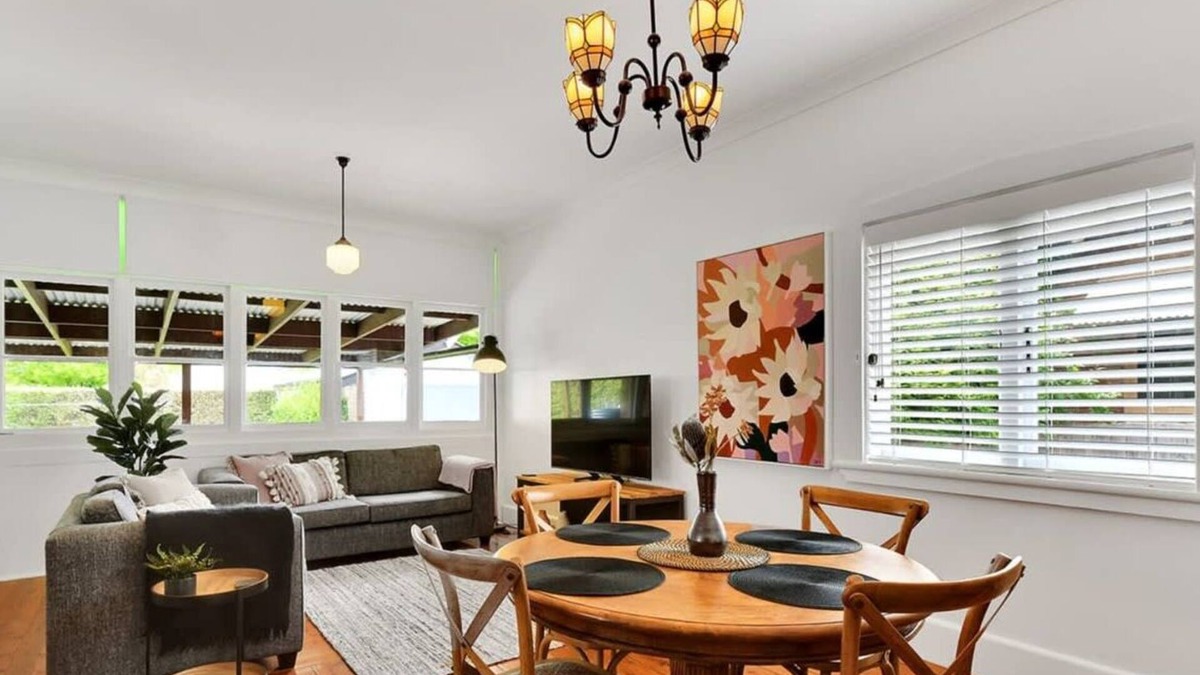 Orange House | Oasis on Warrendine - Sleek & Stylish Abode