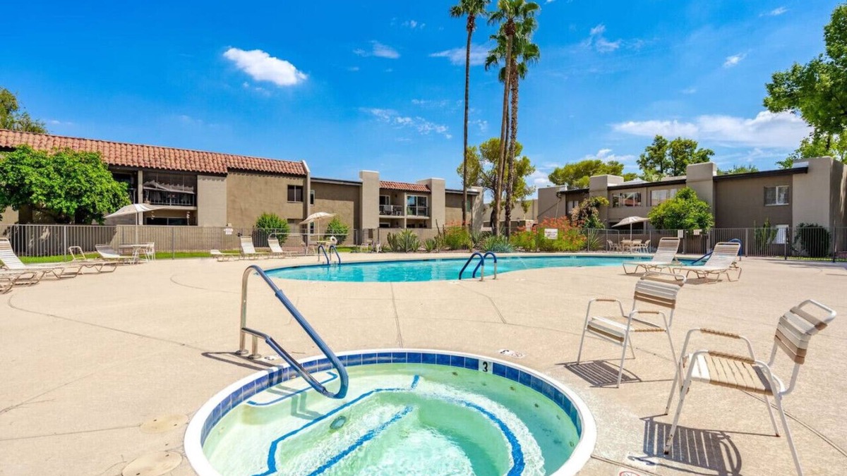 Villa Green Condo | Oasis Paradise in Arcadia | Pool+Hot Tub | Views!