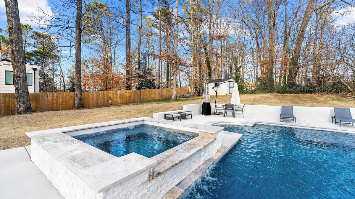 Atlanta House | Oasis Retreat Large Yard & Pool in Atlanta 4BR Free Parking