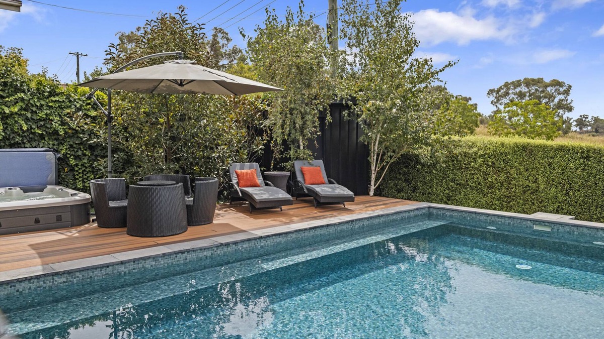 Macarthur House | Oasis Retreat Luxe Couples Escape|Pool|Spa|4PM SUN CHECK OUT*n