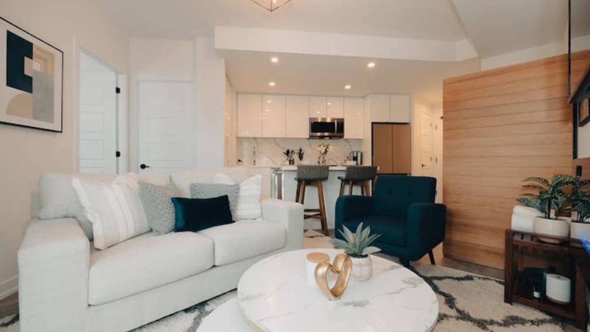 Innisfil House | Oasis Spa Getaway w/Sauna + Pool