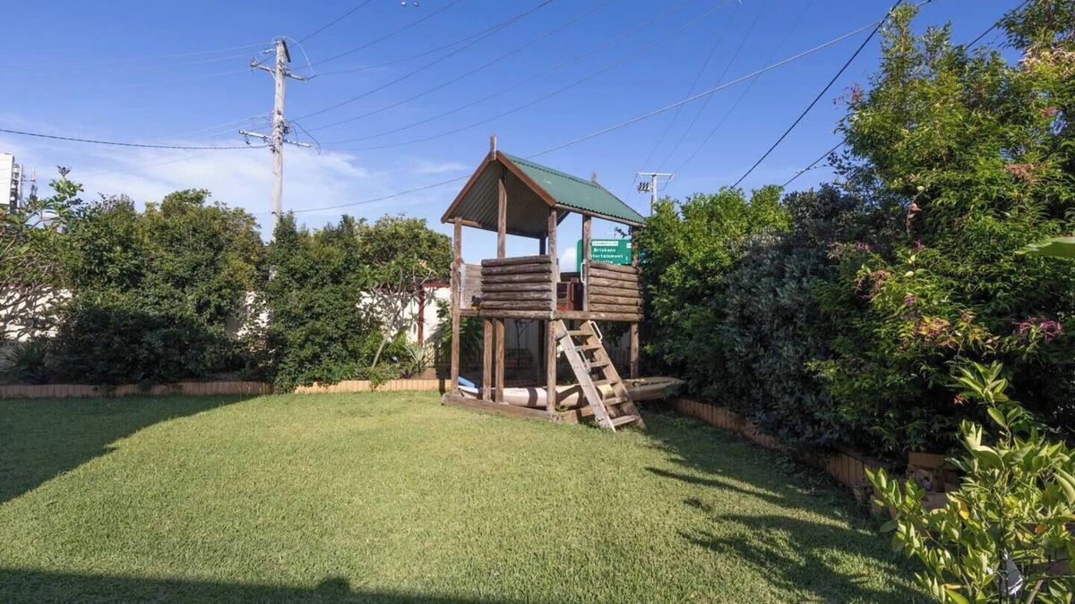Boondall House | Oasis Suite- close to airport (sleep 5 people)