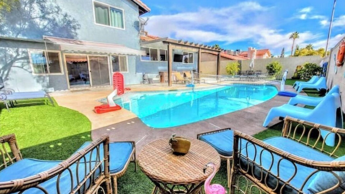 Chinatown House | Oasis w/Opt Heated Pool & Billiards- Mins to Strip