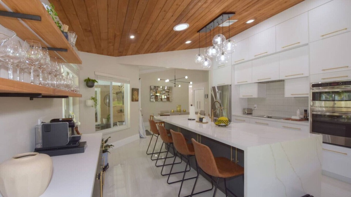 University Drive Apartment | Oasis with Enclosed Heated Pool