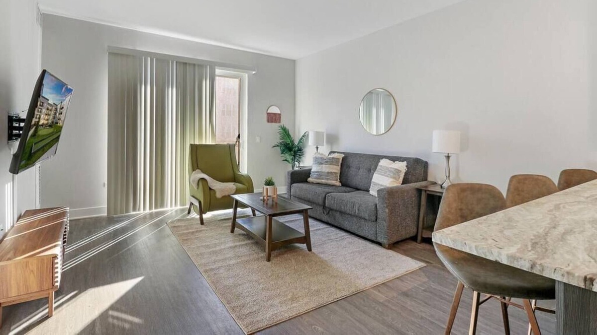Forestview Apartment | OB257 Luxurious 1BR Apt in Oakbrook
