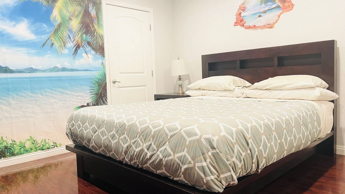 Sherwood Forest and Thistle Development House | OC Vacation.