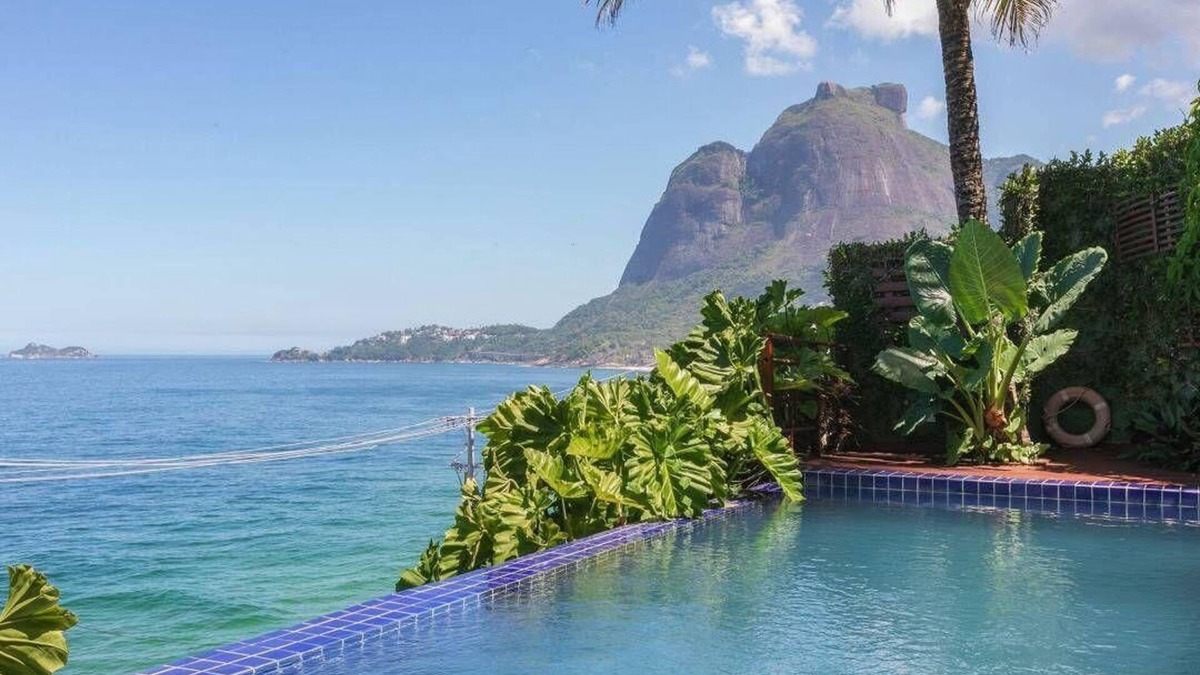 Sao Conrado House | Oceanfront 4 BR Villa in the Heart of Rio's Safest Neighborhood