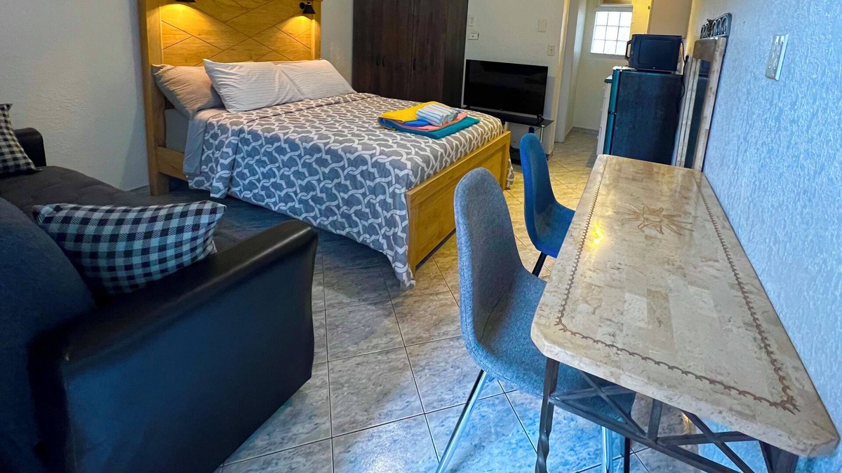 Hollywood Cabin | ocean and boardwalk retreat