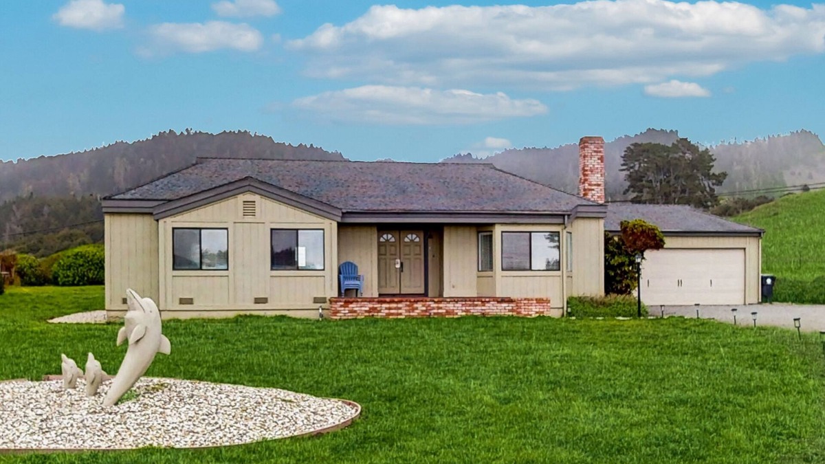 Fort Bragg House | Ocean and hillside views, large patio w/grill, short walk to Sunset Beach
