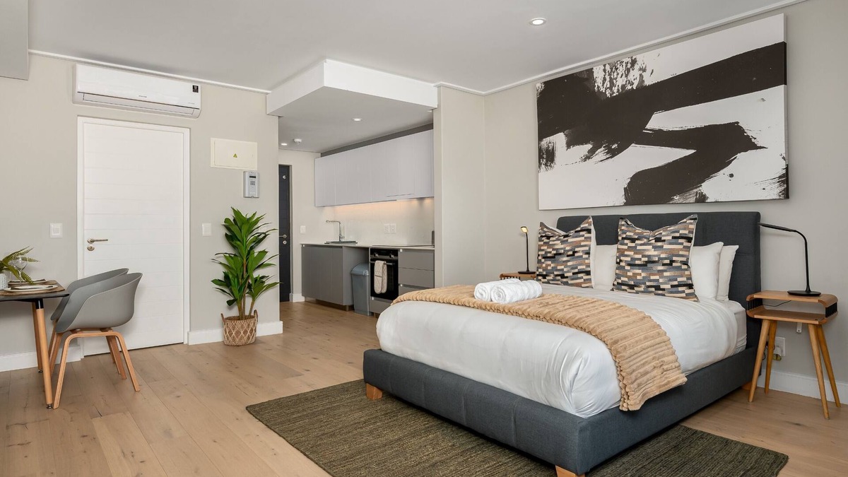 Sea Point Promenade Apartment | Ocean and Mountain Views From Bantry Bay Apartment
