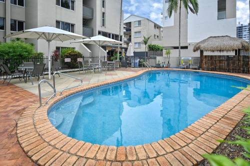 Caloundra Apartment | Ocean and Passage View, Steps to Beach and Cafés