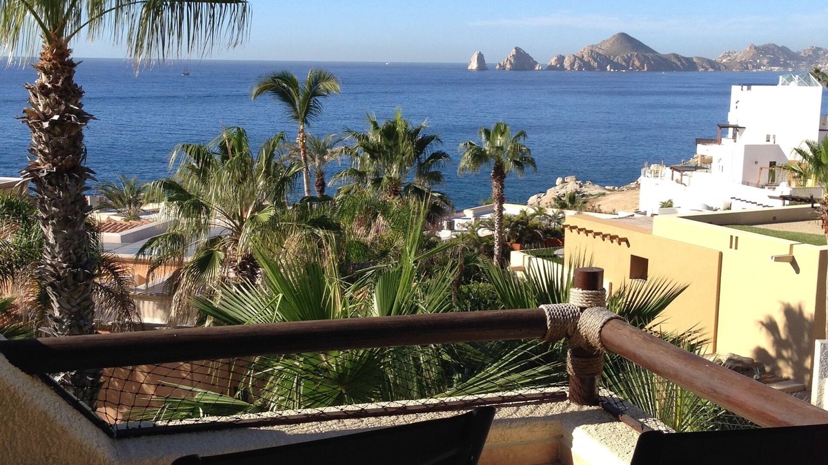 Cabo Bello Condo | Ocean & Arch View Penthouse With A 2 Min Walk To The Beach