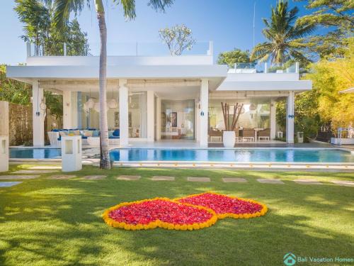 Dencarik Villa | Ocean Beachfront Luxury Design Villa @ Lovina - Villa Ibiza Bali