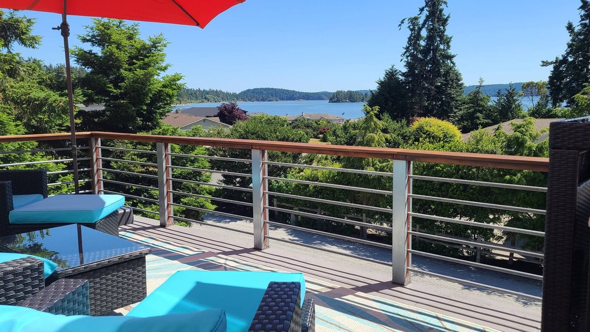 La Conner Apartment | Ocean Bliss! Beach getaway with amazing views!