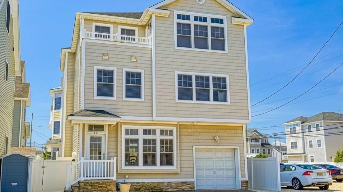 Normandy Beach House | Ocean Block 6 Bedrooms 5 Bathrooms Silver Beach