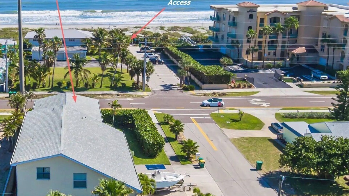 Cocoa Beach House | Ocean Blue Beach House: 3B/3B Downtown Cocoa Beach House