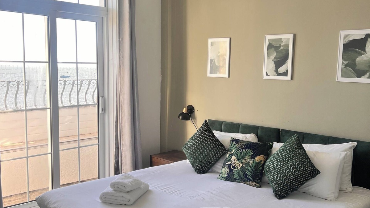 Southend-on-Sea Apartment | Ocean Breeze. Cosy beachside retreat.