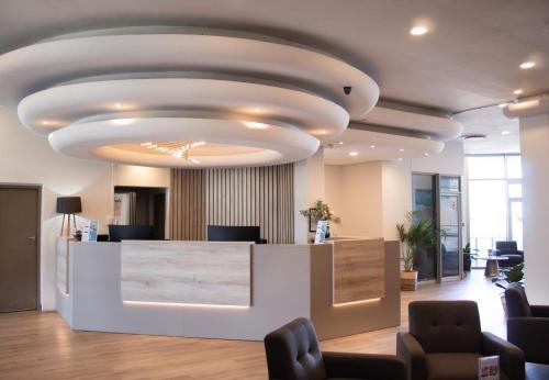 Strand Hotel | Ocean Breeze Hotel