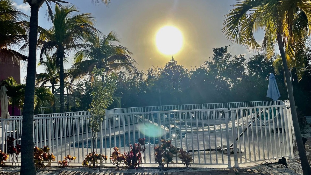 Summerland Key Cottage | OCEAN BREEZE HOUSE nSummer Vacation bring the family. Fishing and Lobster season