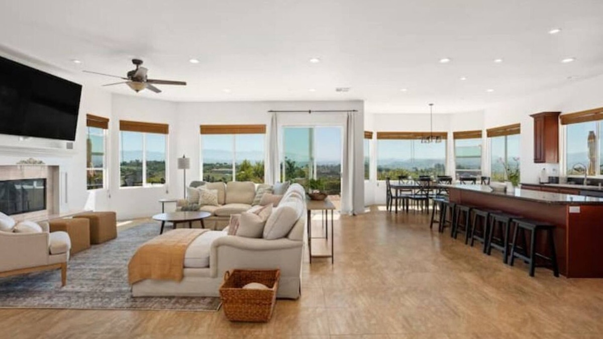 Bonsall House | Ocean Breeze Orchard Villa- Hilltop Family Retreat