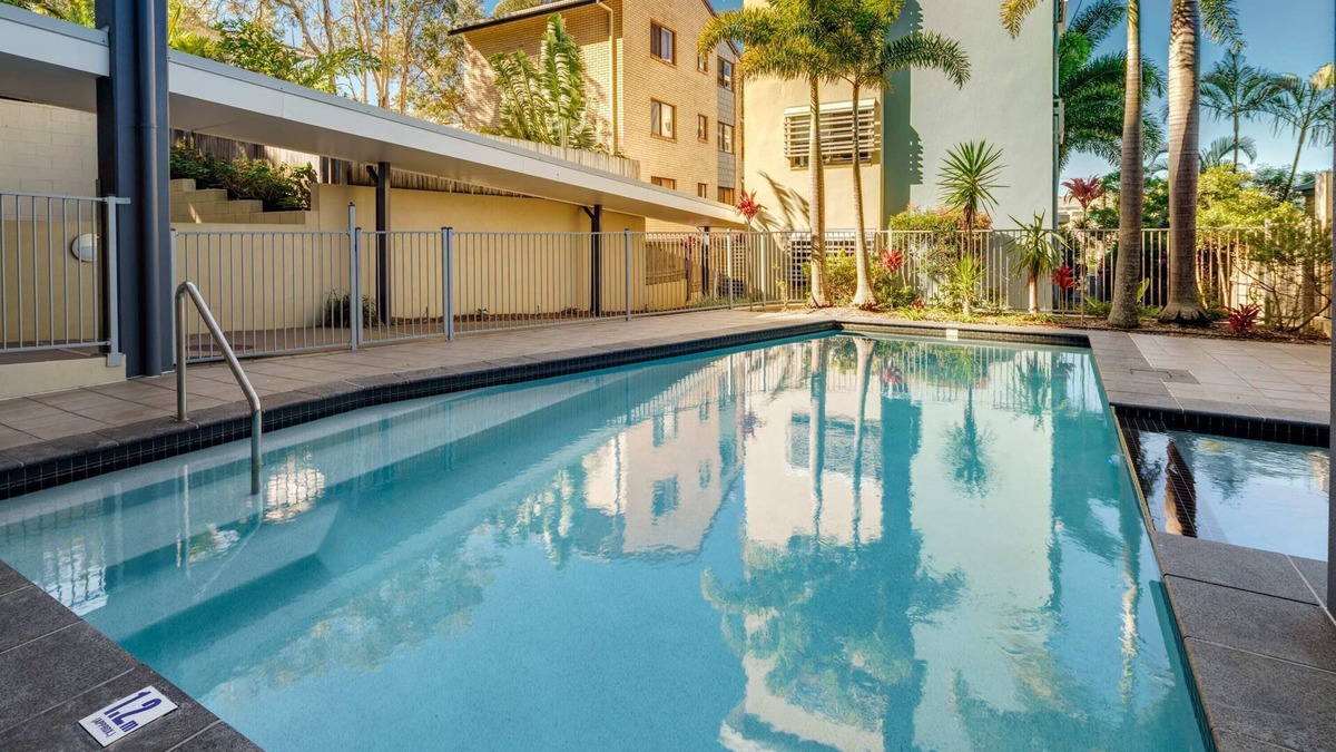 Kings Beach Apartment | Ocean Breeze Retreat: Kings Coastal Apartment
