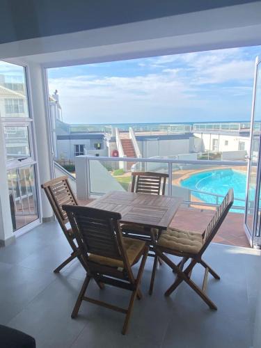 Pollok Beach Apartment | Ocean Breeze