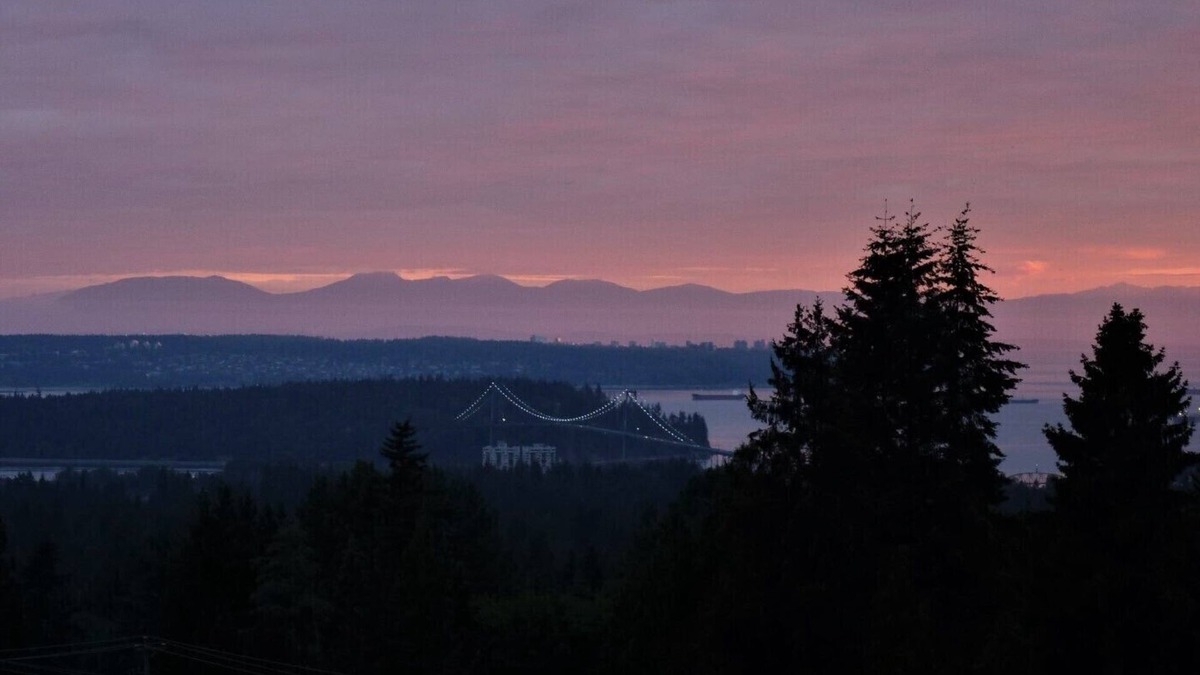 Upper Lonsdale Apartment | Ocean/city views; near downtown Vancouver, skiing, cruise ships; treehouse; deck