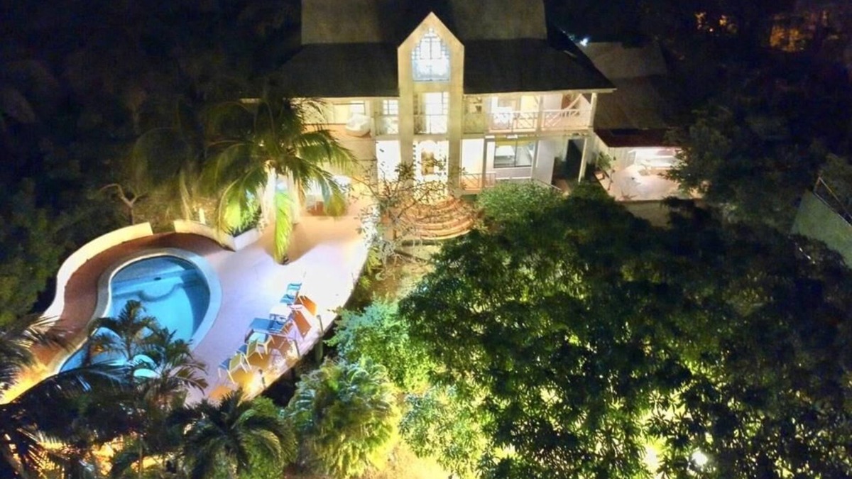 Punta Sur Villa | Ocean View Sai, Five bedroom Holiday Home
