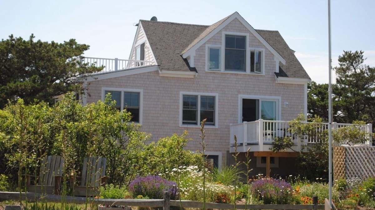 South Wellfleet Cottage | Ocean Cottage A/C near PB and Beachcomber. Steps to the beach! 50% discount 7/6